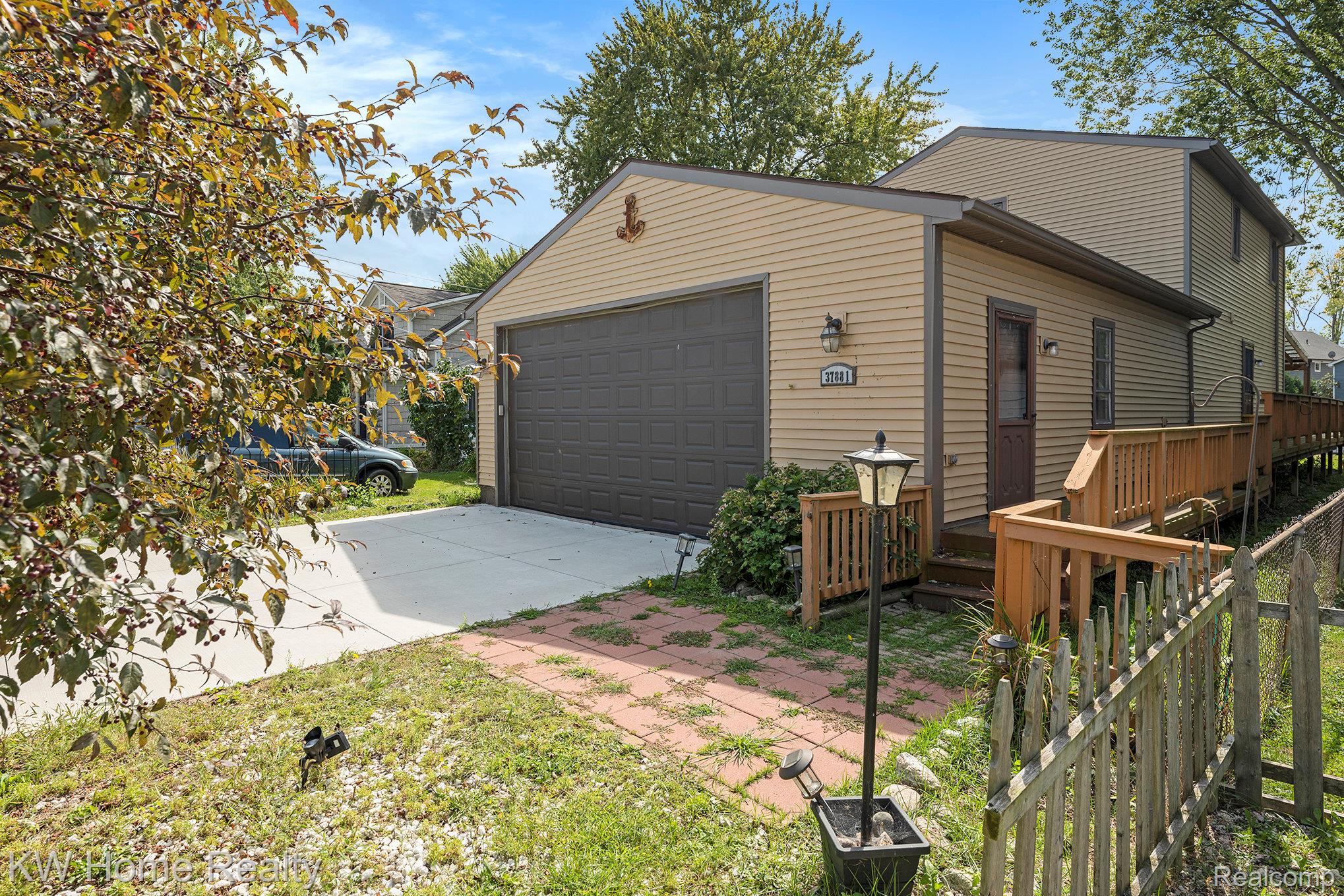 37881 Sunnybrook Street