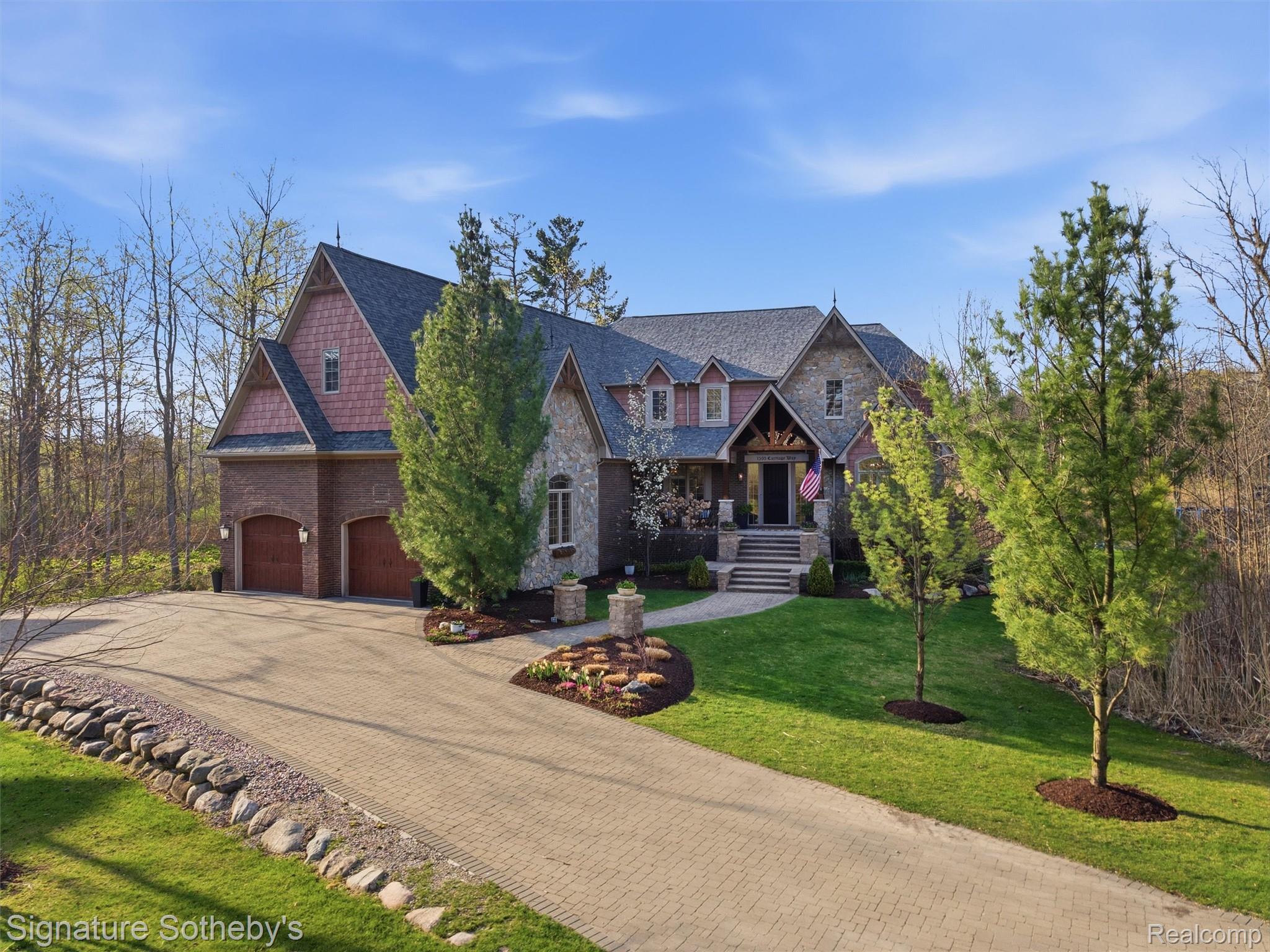 1595 Carriage Way