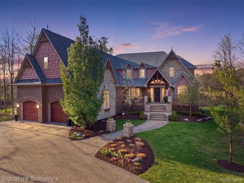 Photo of 1595 Carriage Way, Rochester City, MI 48307 (MLS # 20261028247)