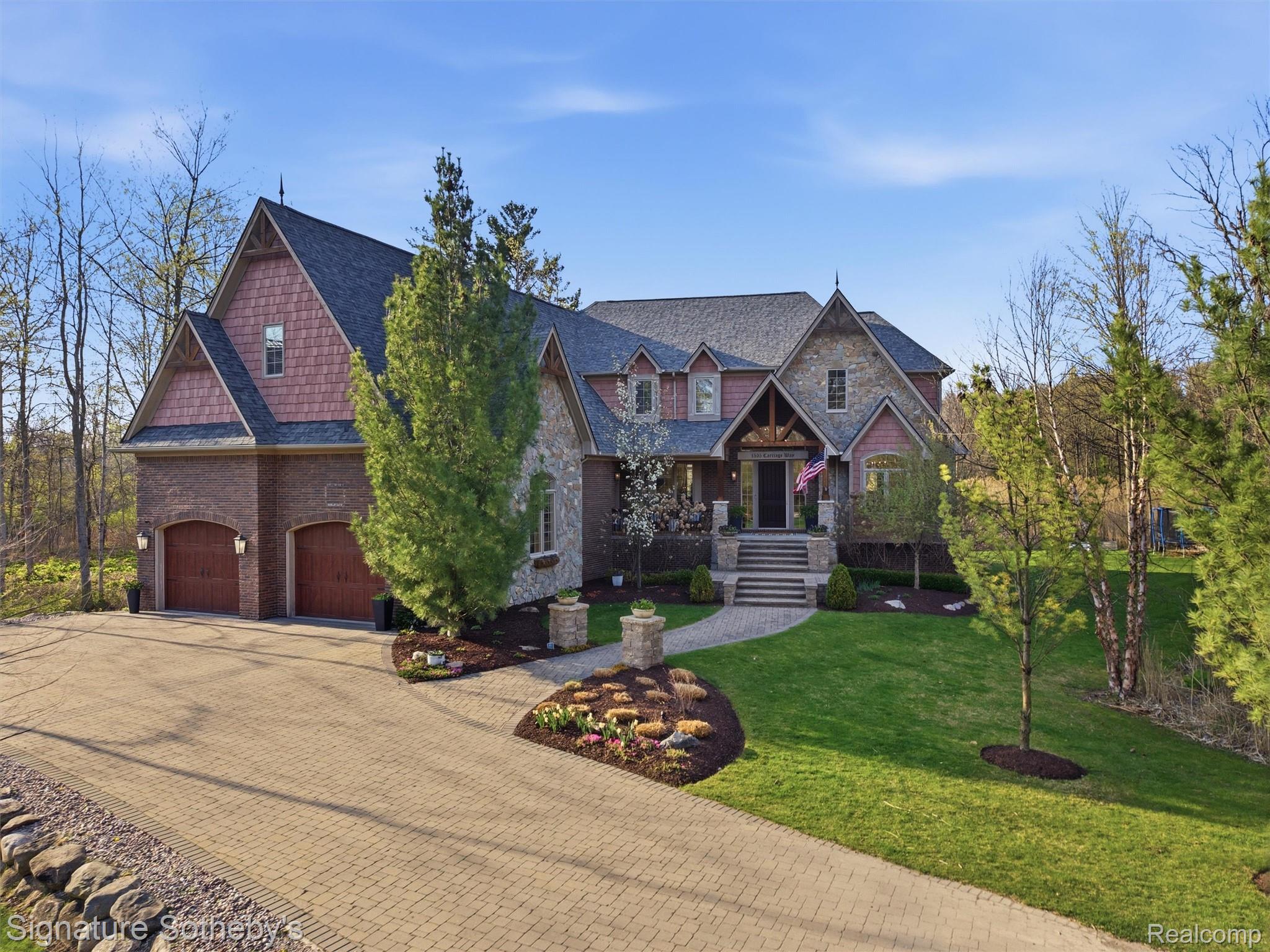 1595 Carriage Way