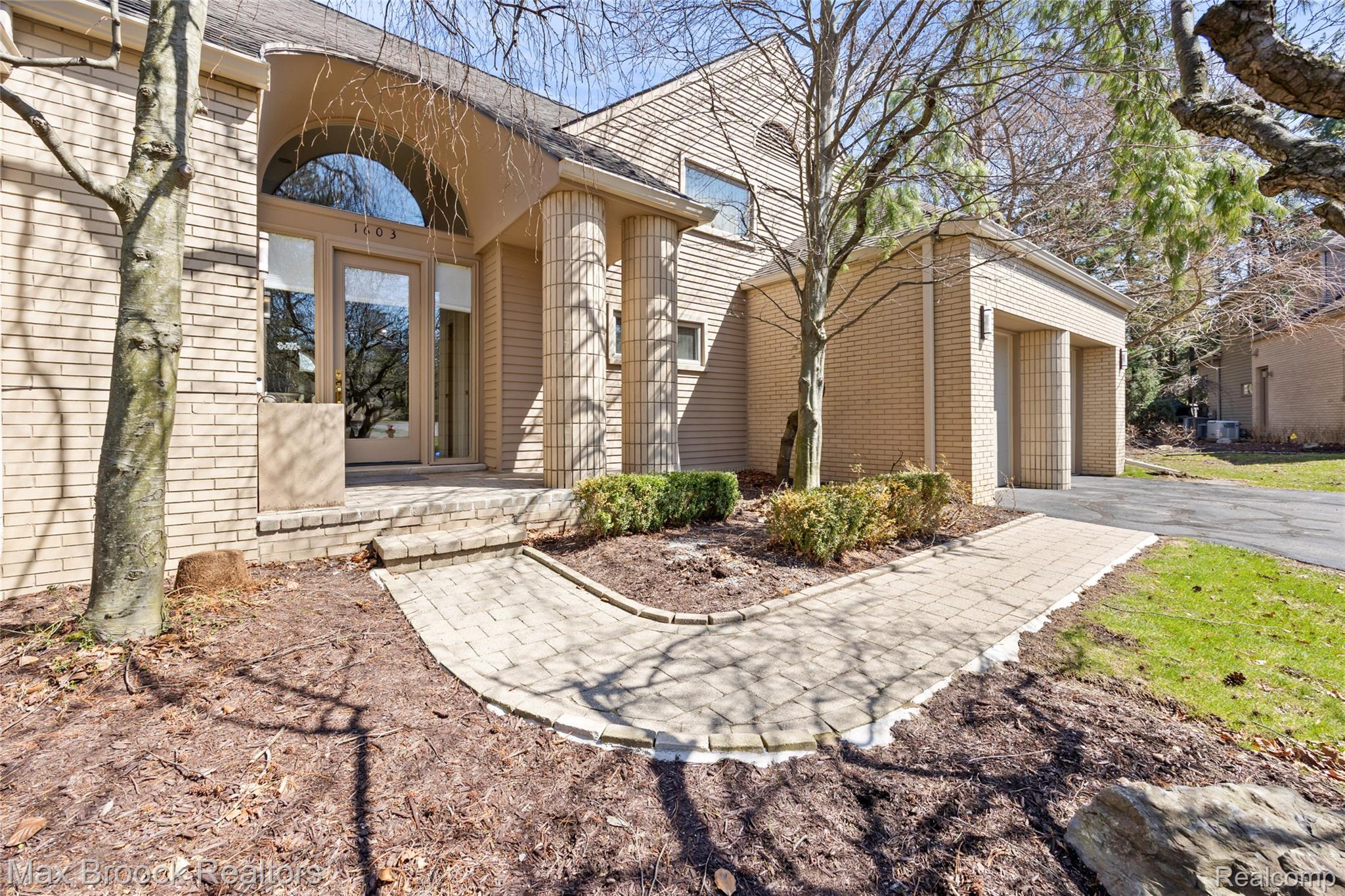 1603 Franklin Hills Drive 1
