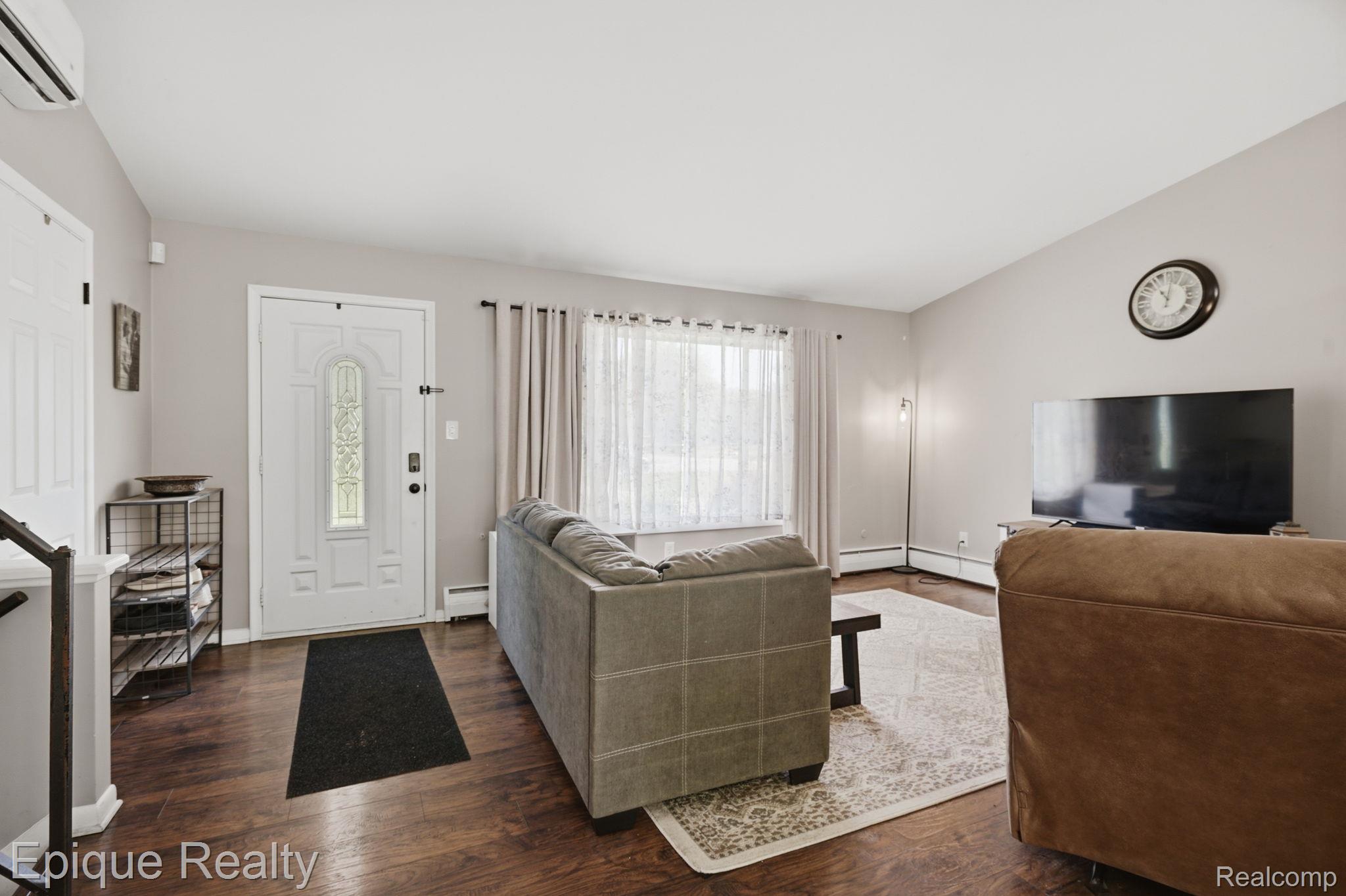 5370 Oaktree Court