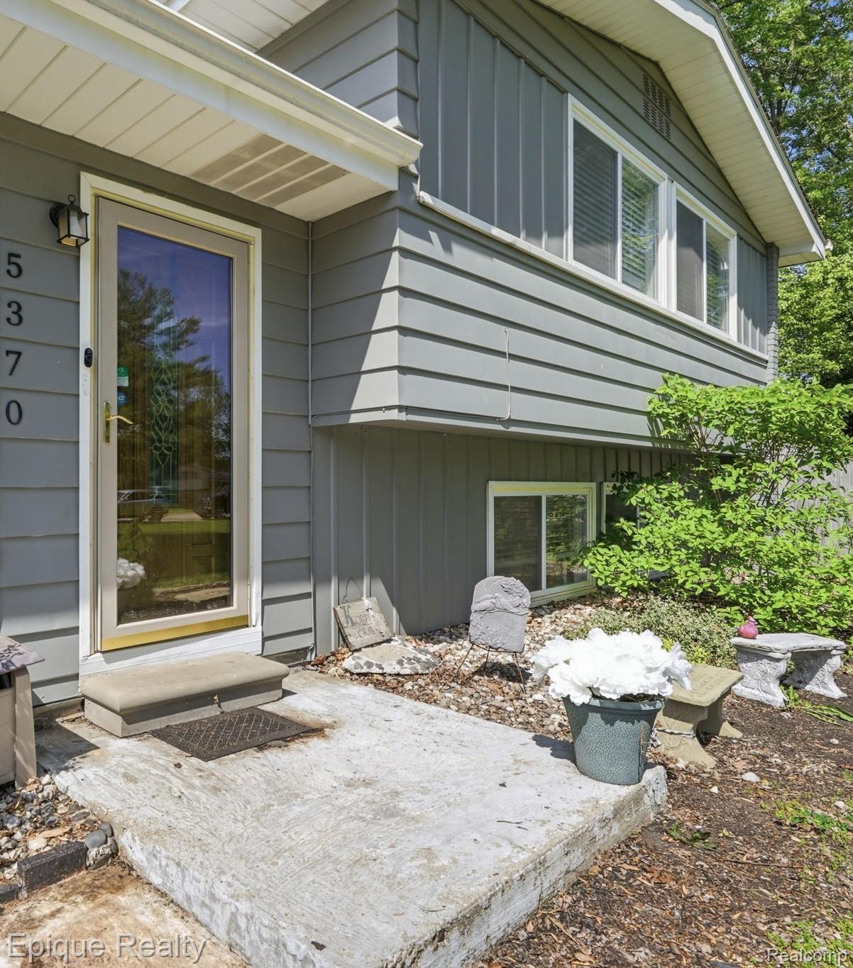 5370 Oaktree Court