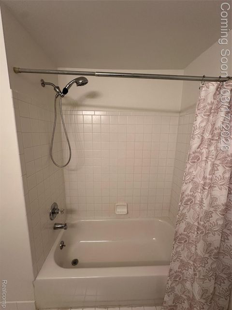 Tiny photo for 252 Shore Brook Lane, Commerce Charter Township, MI 48390 (MLS # 20261016475)