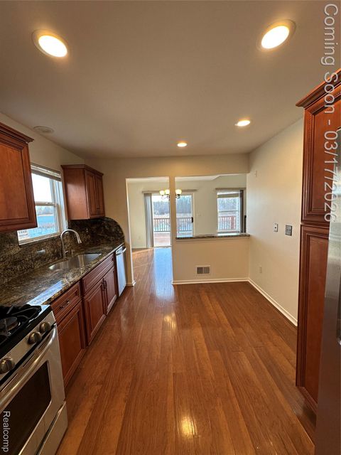 Tiny photo for 252 Shore Brook Lane, Commerce Charter Township, MI 48390 (MLS # 20261016475)