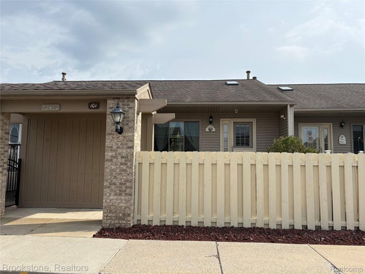 62401 RALEIGH CT UNIT 4, SOUTH LYON, MI 48178 - Image 245059feff0ef7ea0b75d3e414a41cdb/3110054024