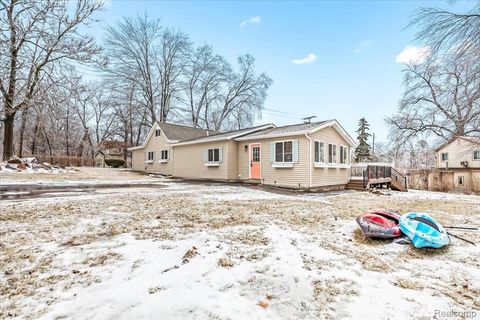 9115 Gale Road White Lake Charter Township MI 48386