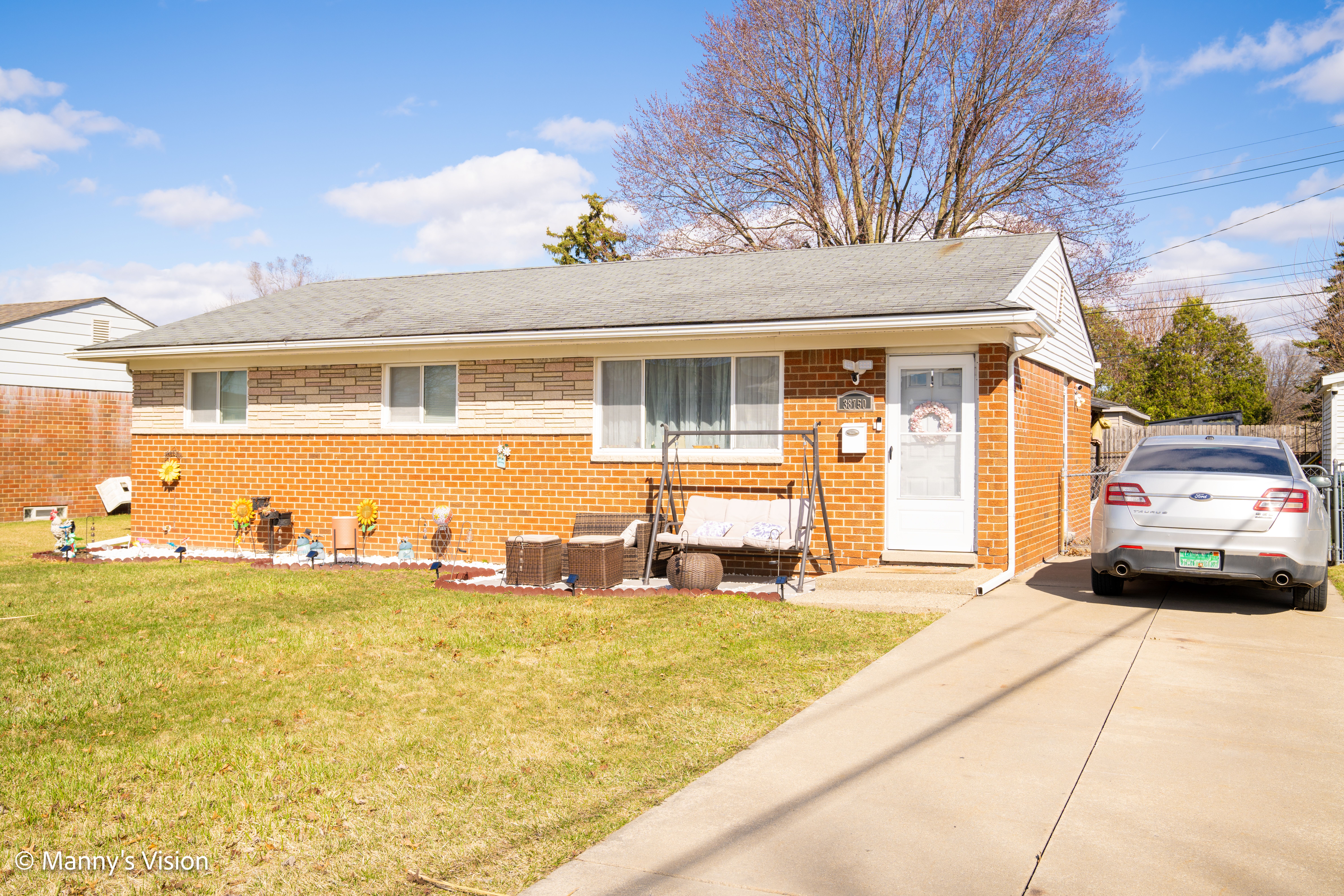 38750 WARWICKSHIRE Drive