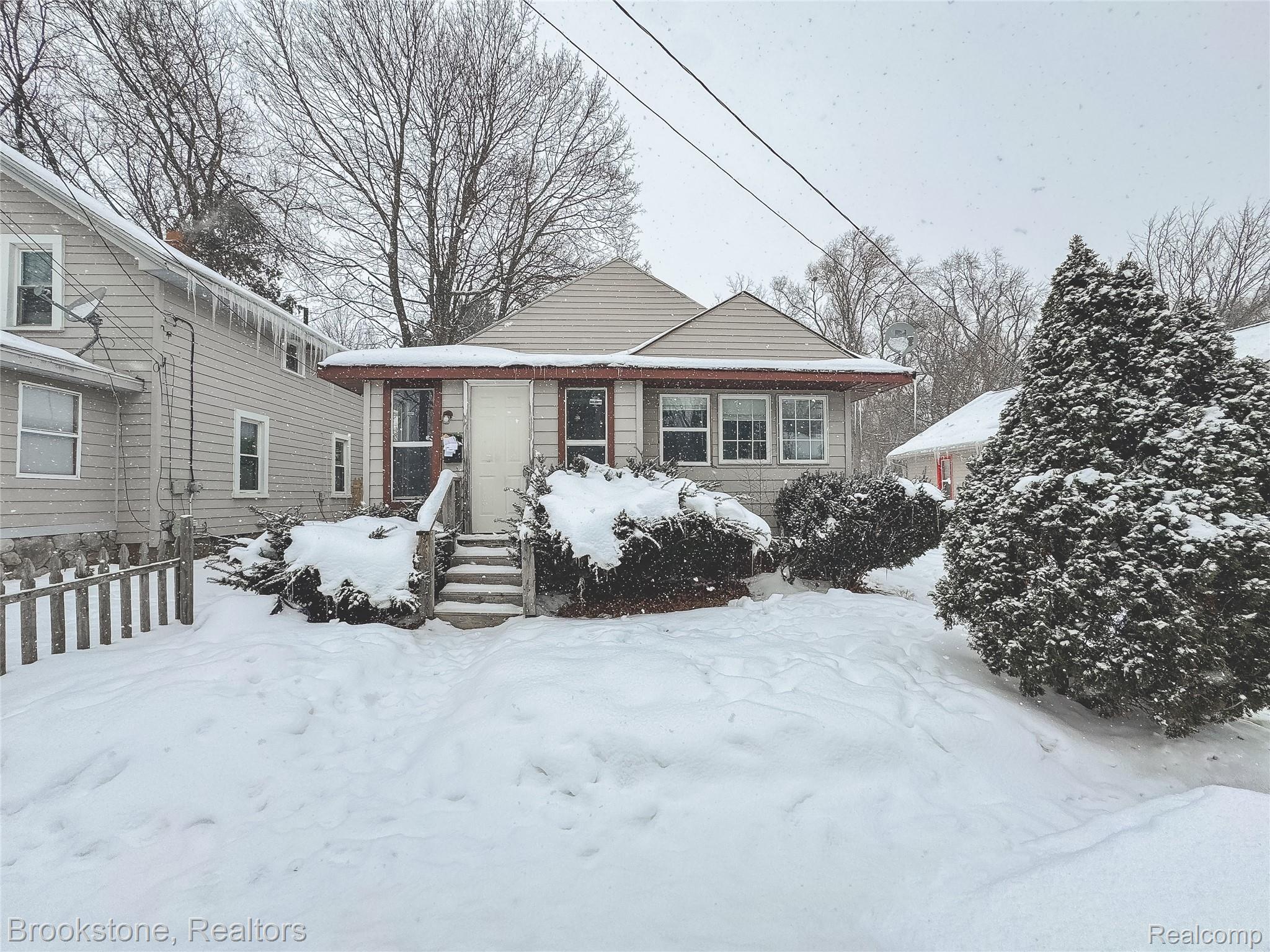 202 W Rundell Street