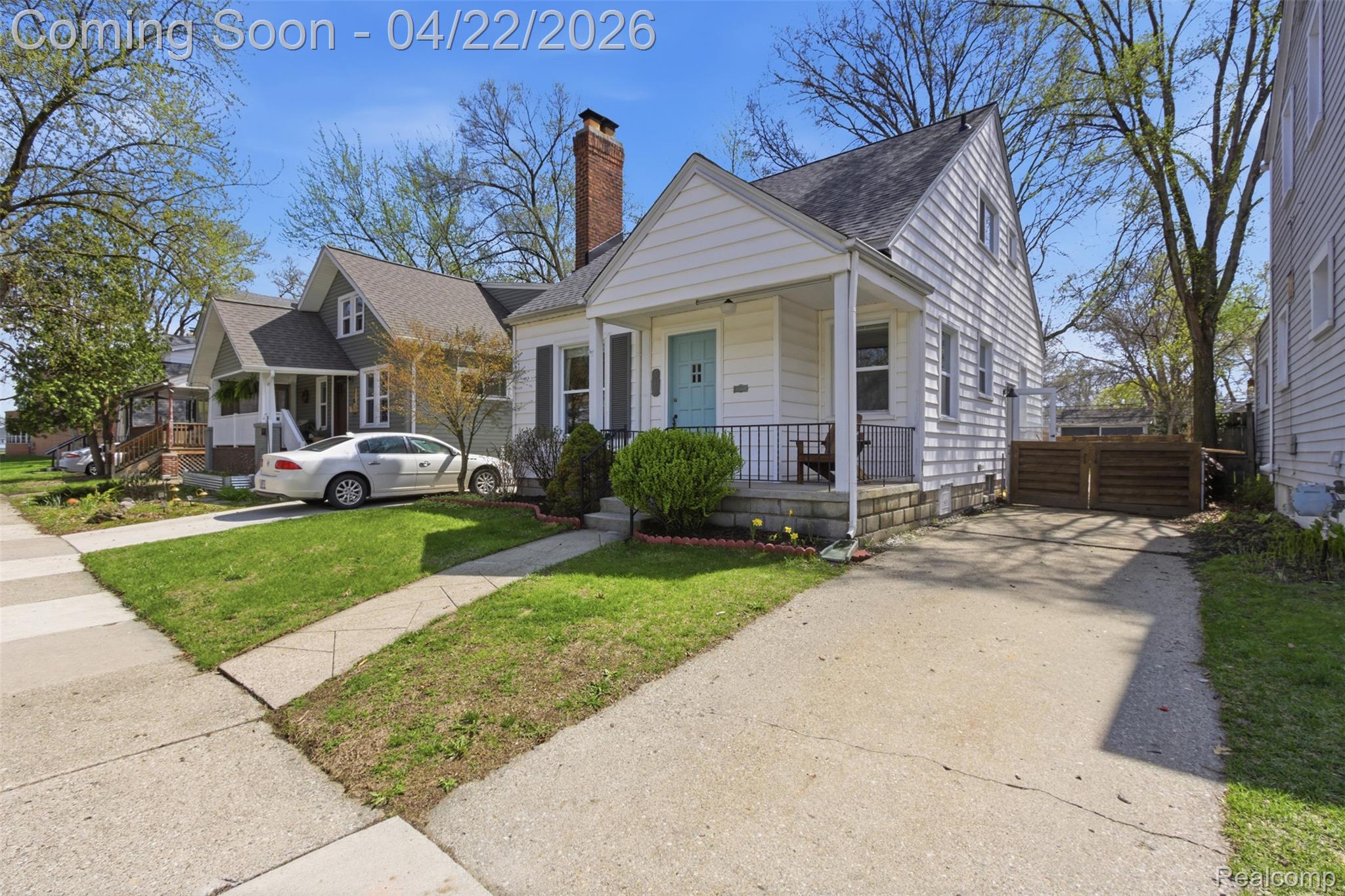 310 E Oakridge Street