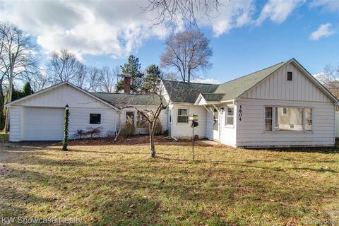 1604 Petrolia West Bloomfield Charter Township MI 48324