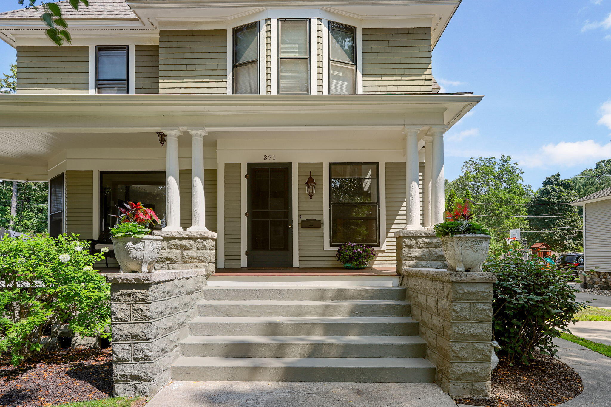 371 Pearl Street