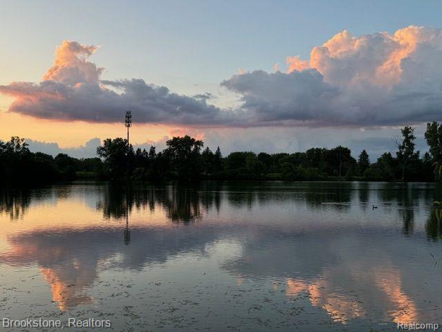 711 SYLVANWOOD Drive