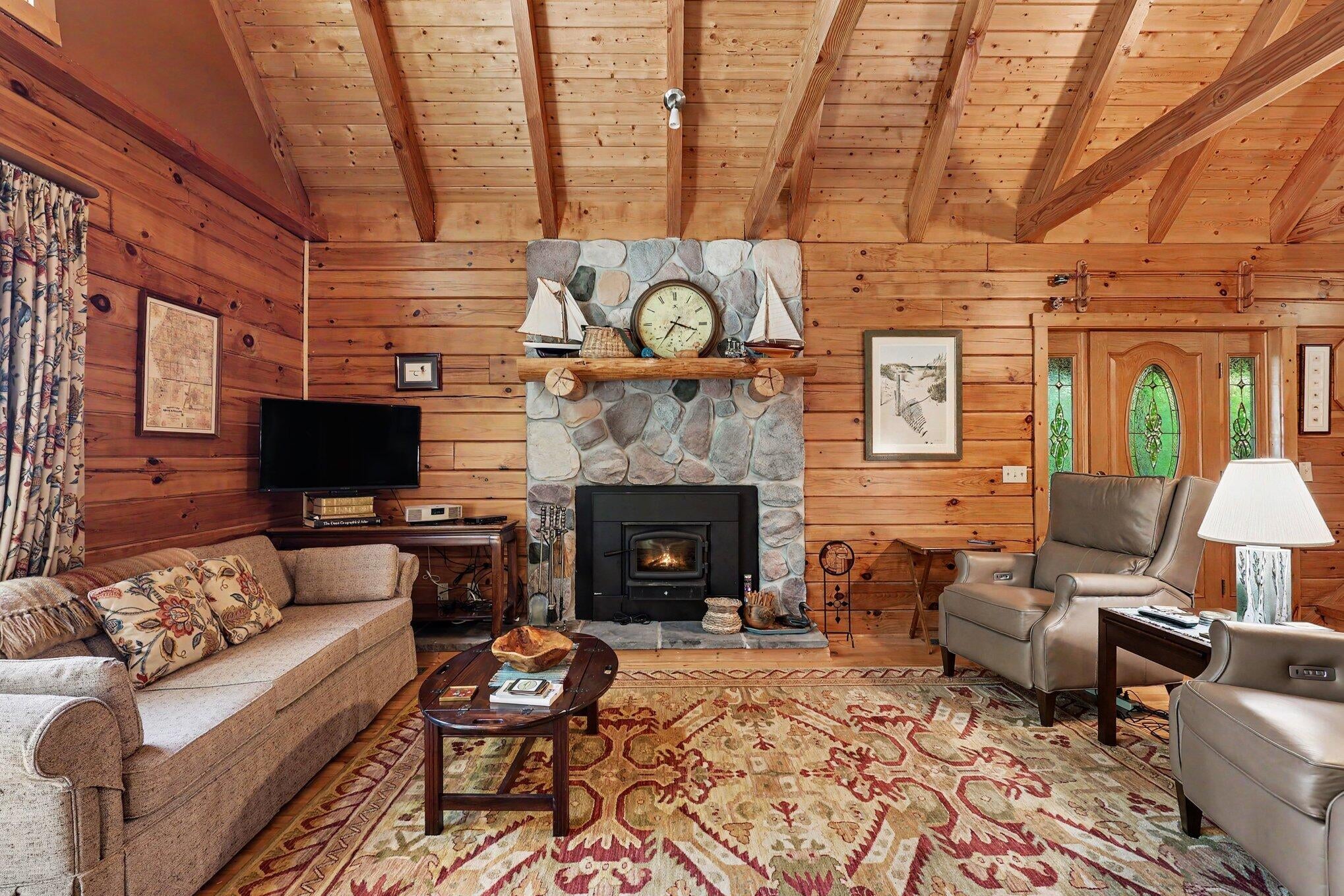8584 W Woodridge Drive