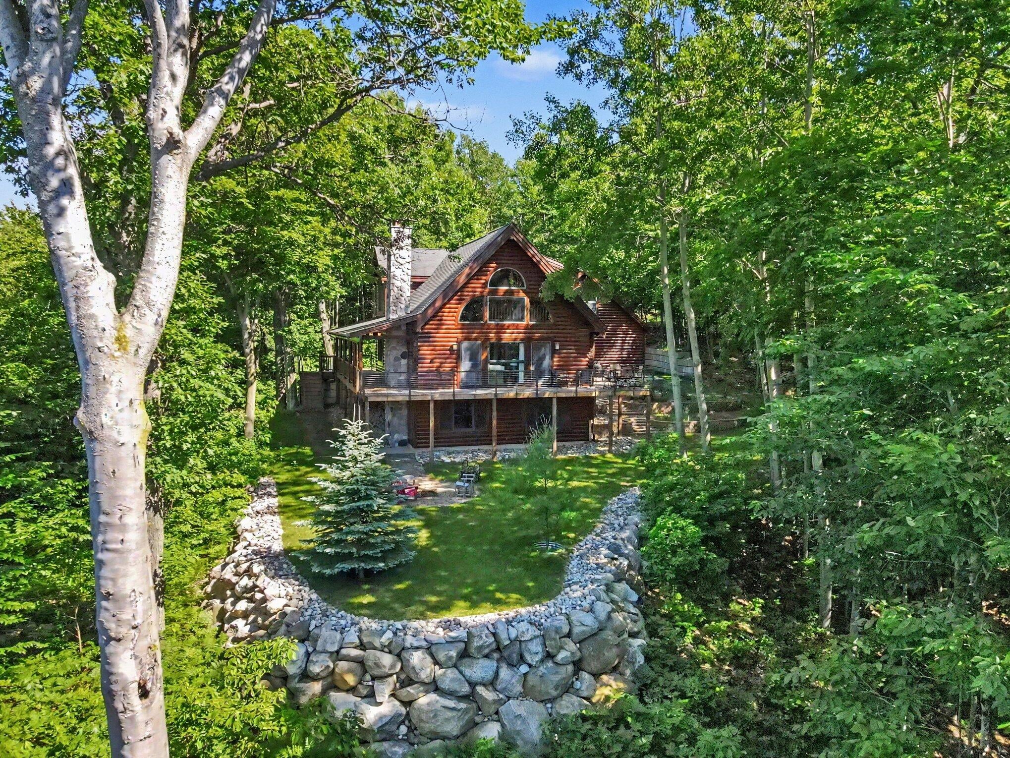 8584 W Woodridge Drive
