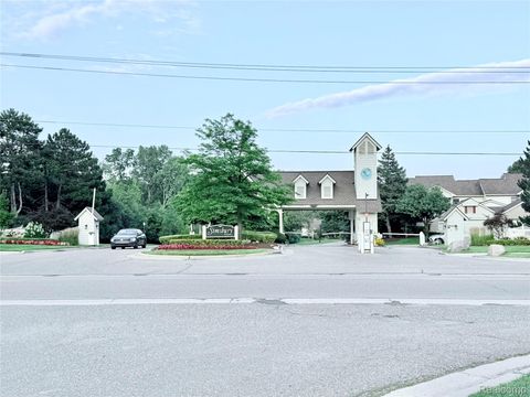 7288 Simsbury Dr. Drive 24 West Bloomfield Charter Township MI 48322