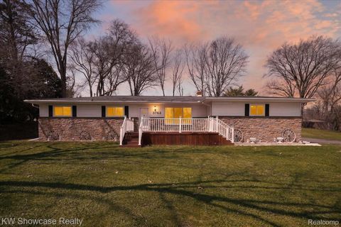 3762 Lakewood Drive Waterford Charter Township MI 48329