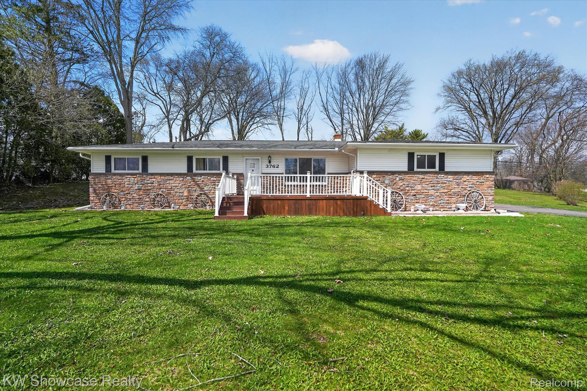 3762 Lakewood Drive