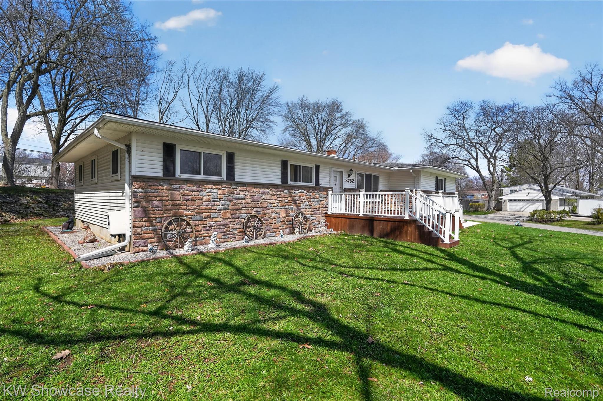 3762 Lakewood Drive
