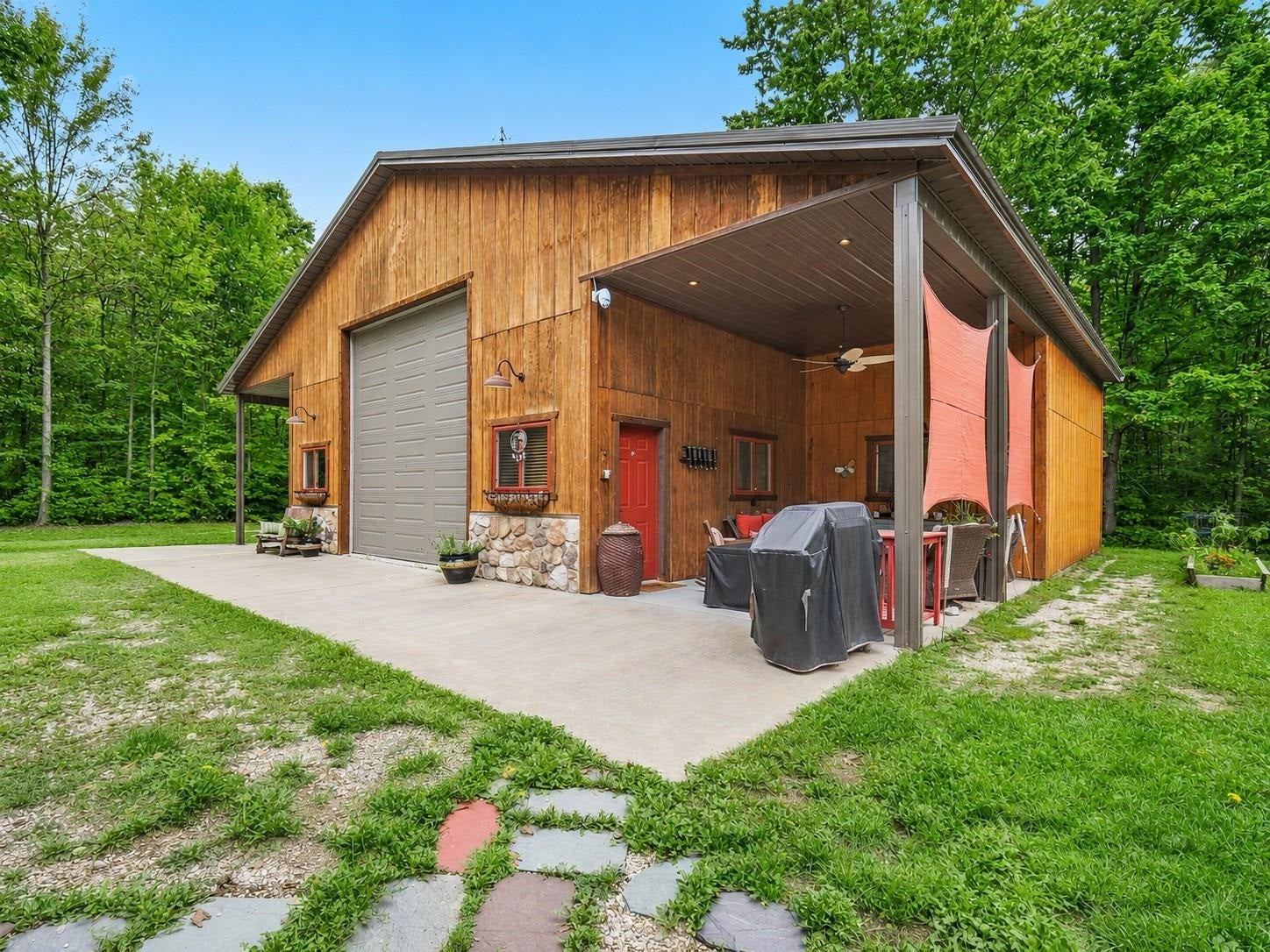 9098 Sunset Trail, NE