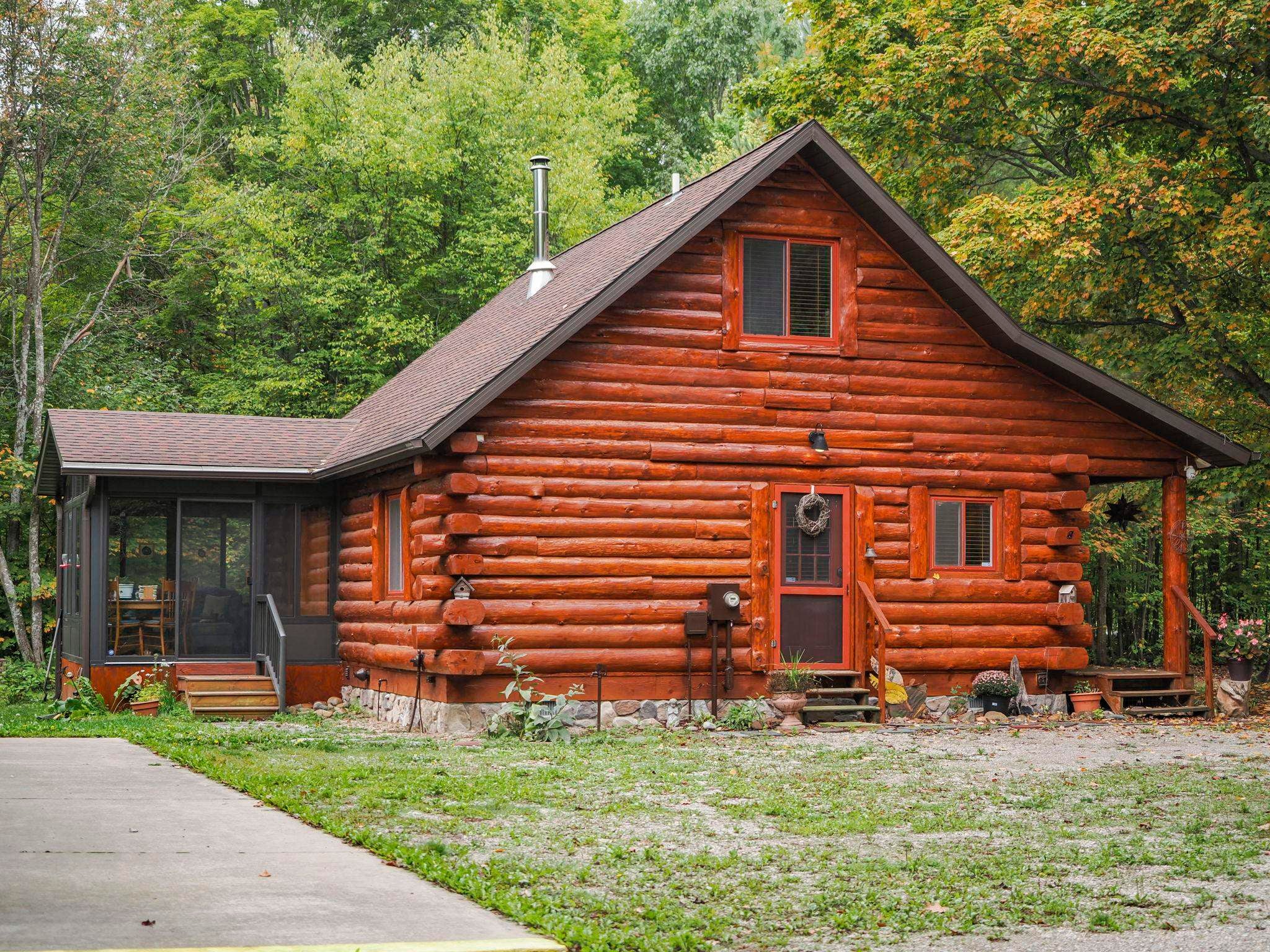 9098 Sunset Trail, NE