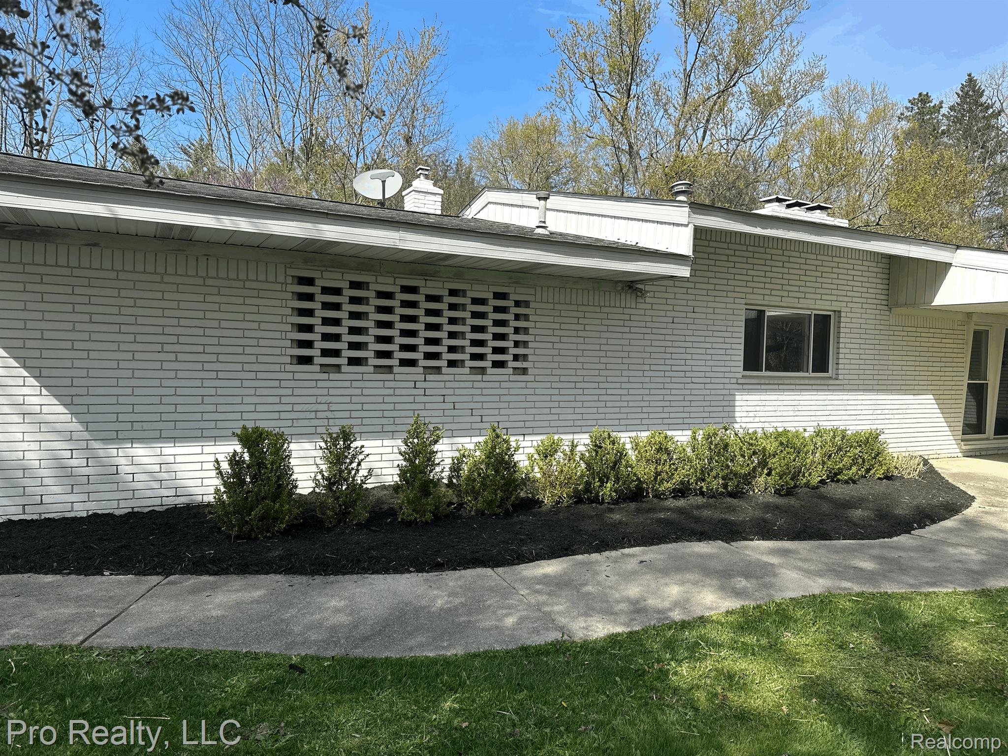 3975 BROOKSIDE Drive