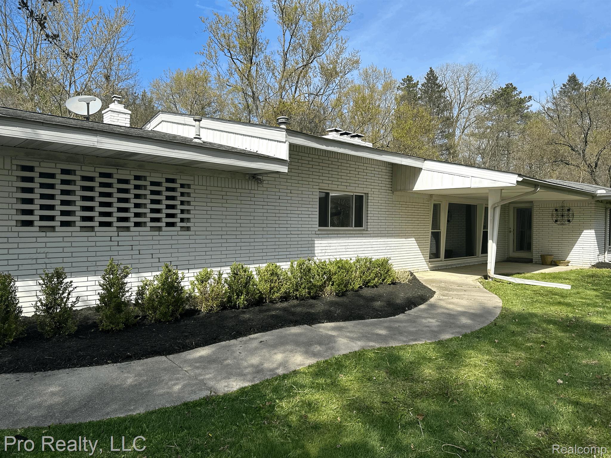 3975 BROOKSIDE Drive