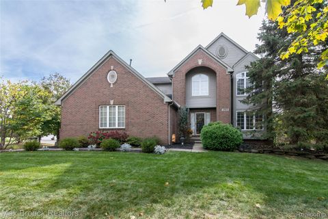 2801 Augusta Drive Commerce Charter Township MI 48382