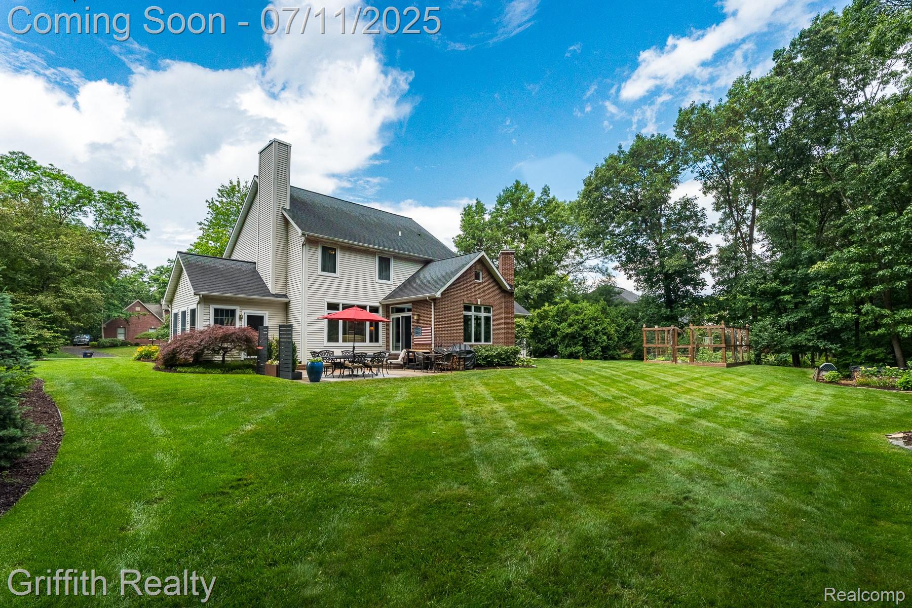 7668 Hunters Pointe