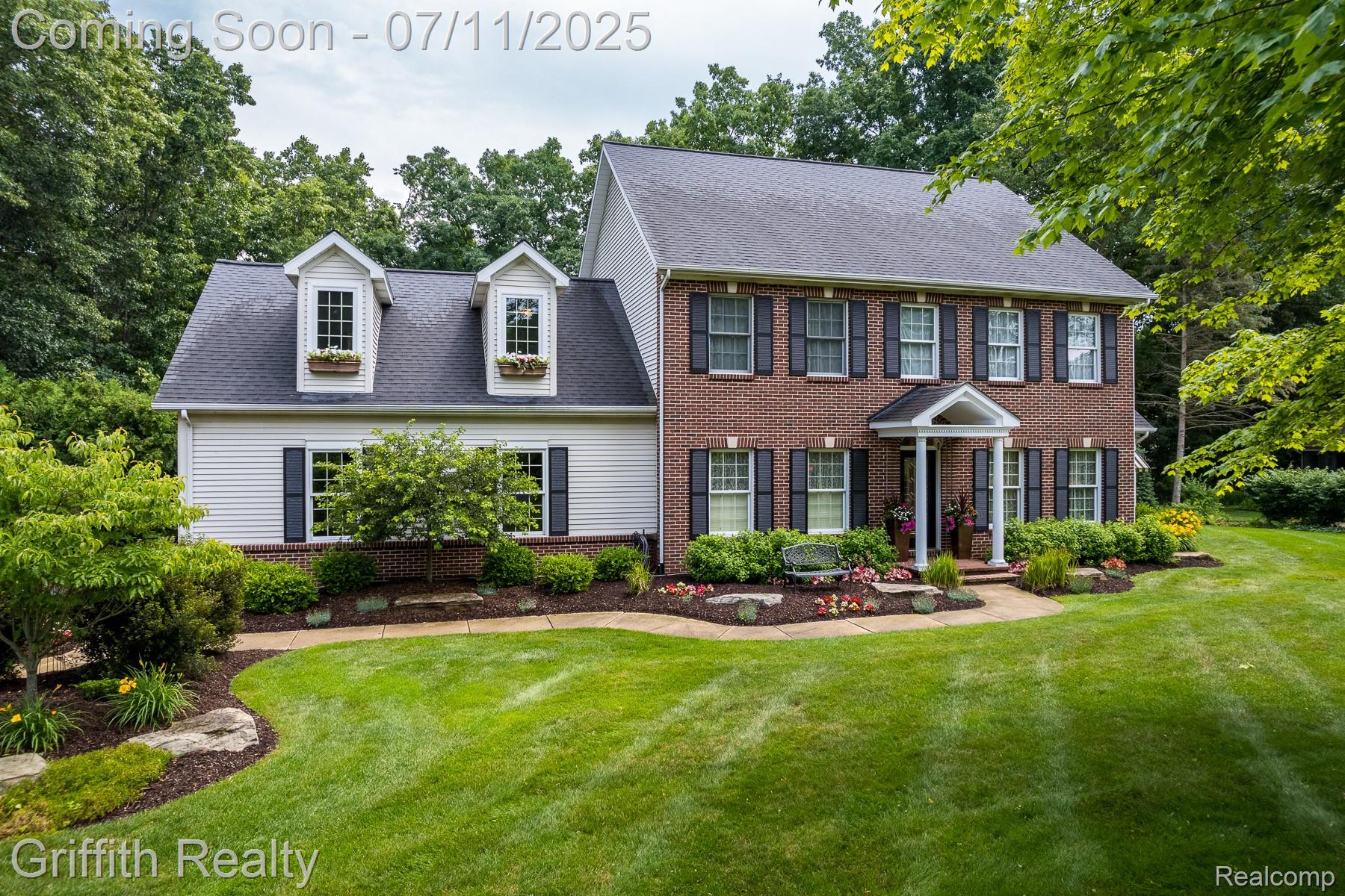 7668 Hunters Pointe