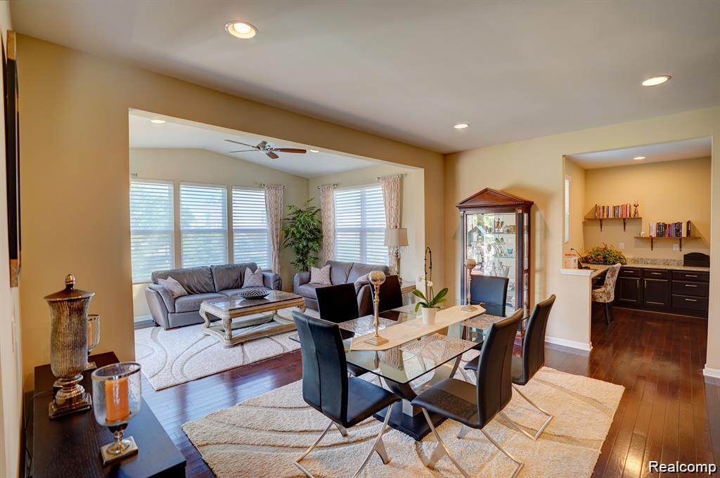 6074 Topaz Circle
