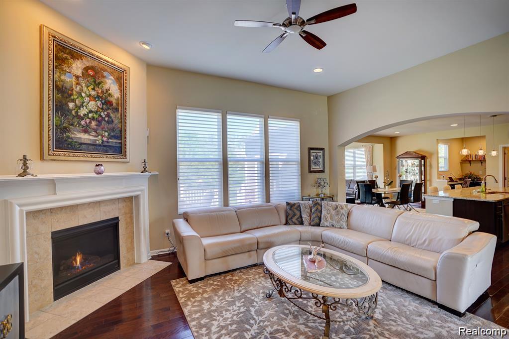 6074 Topaz Circle