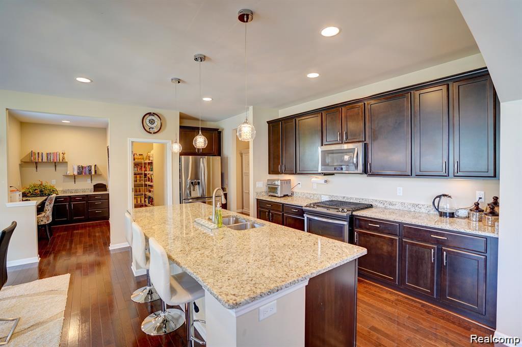 6074 Topaz Circle