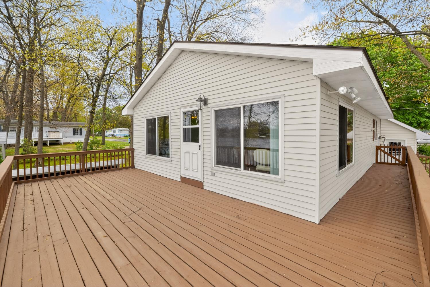 59036 Lakeshore Drive