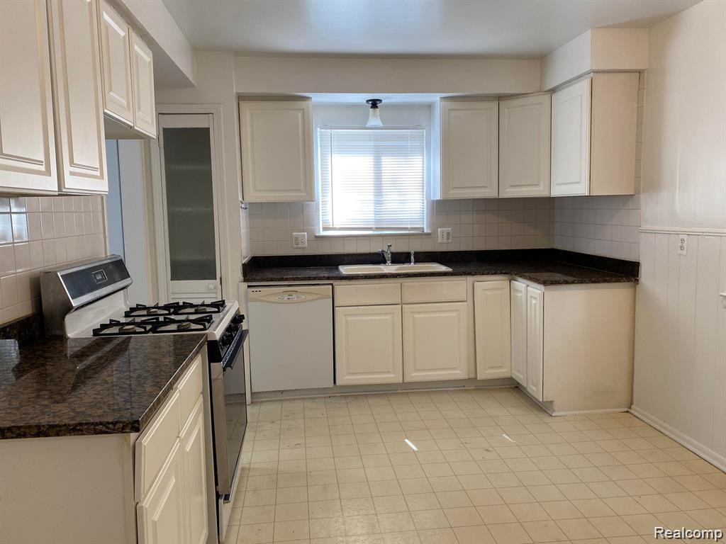 20609 Westhampton Avenue