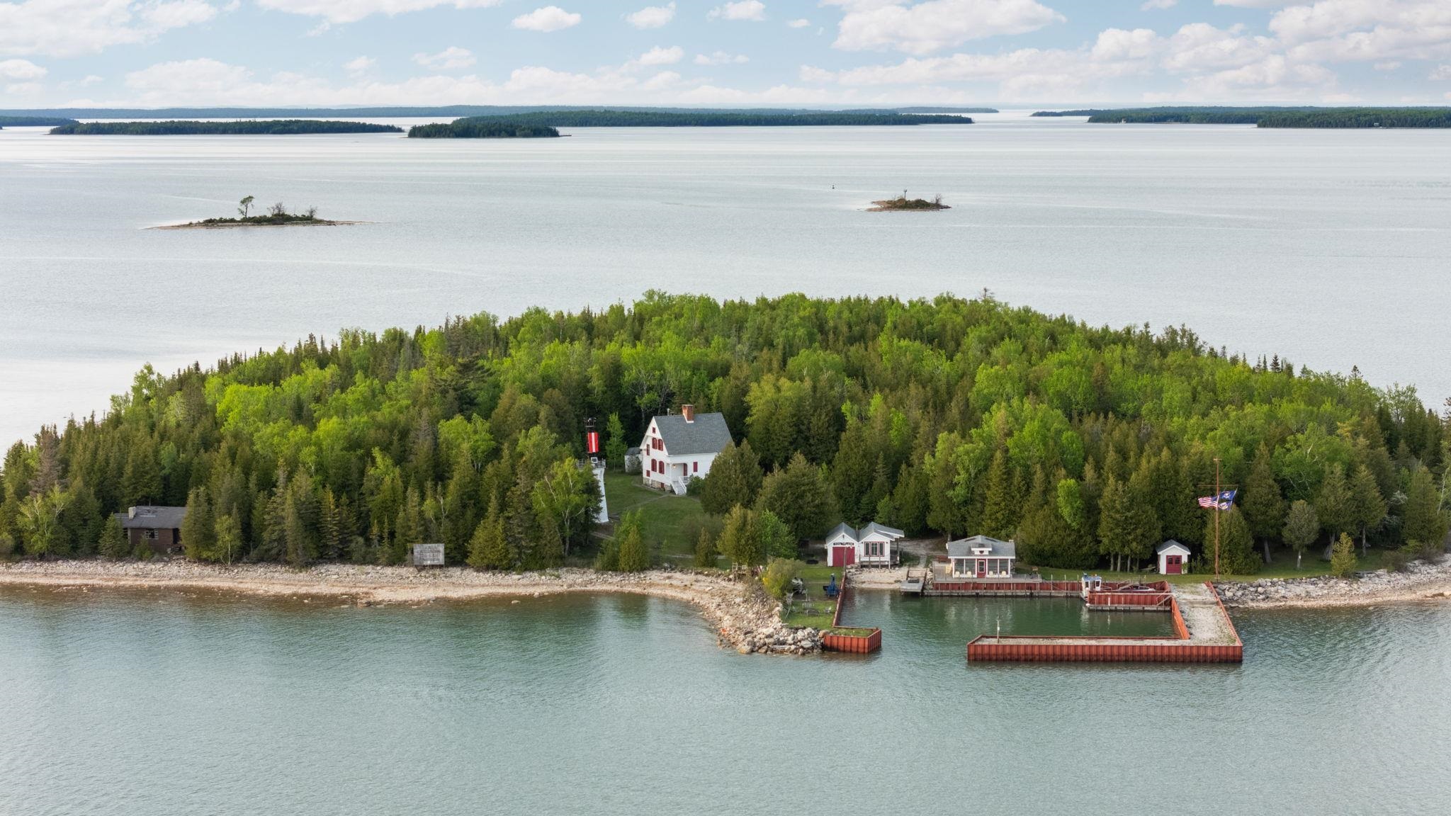 21500 S Pipe Island
