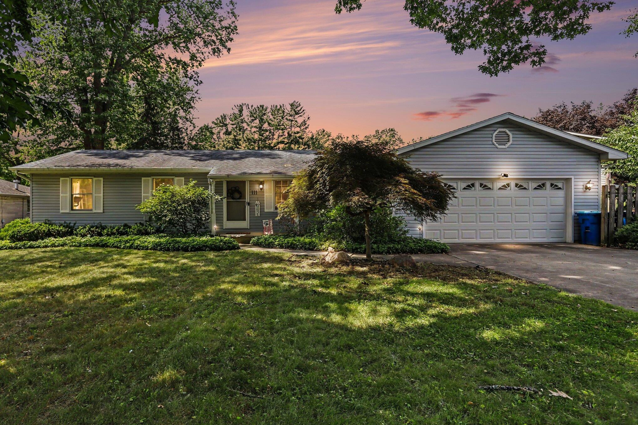 111 W Hamilton Lane