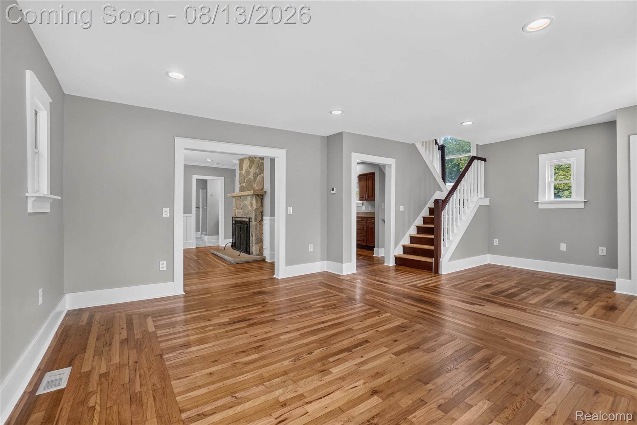 403 E Ellen Street E