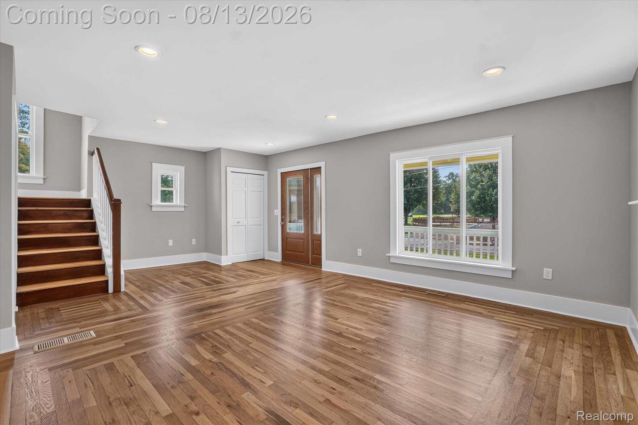 403 E Ellen Street E