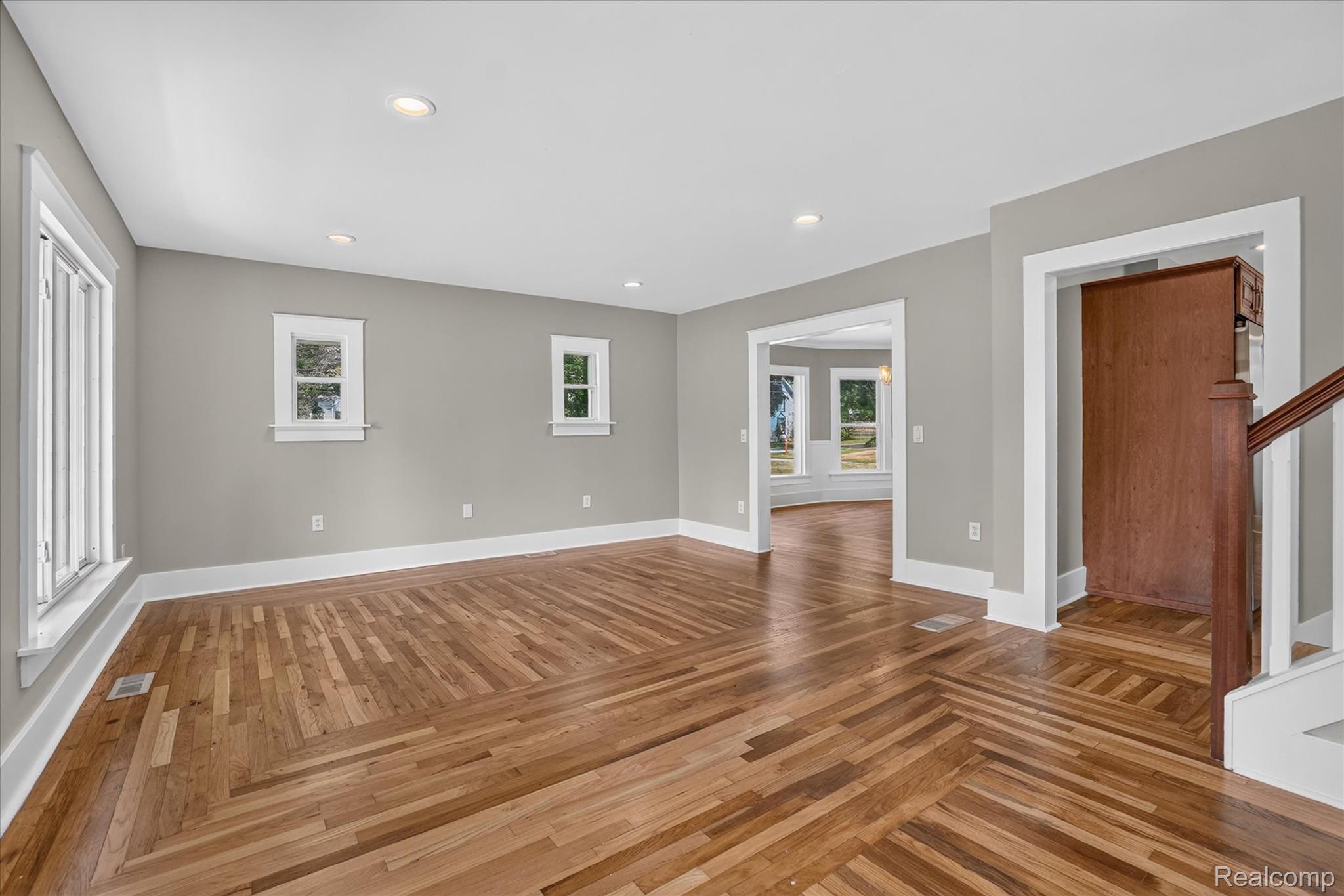403 Ellen Street E