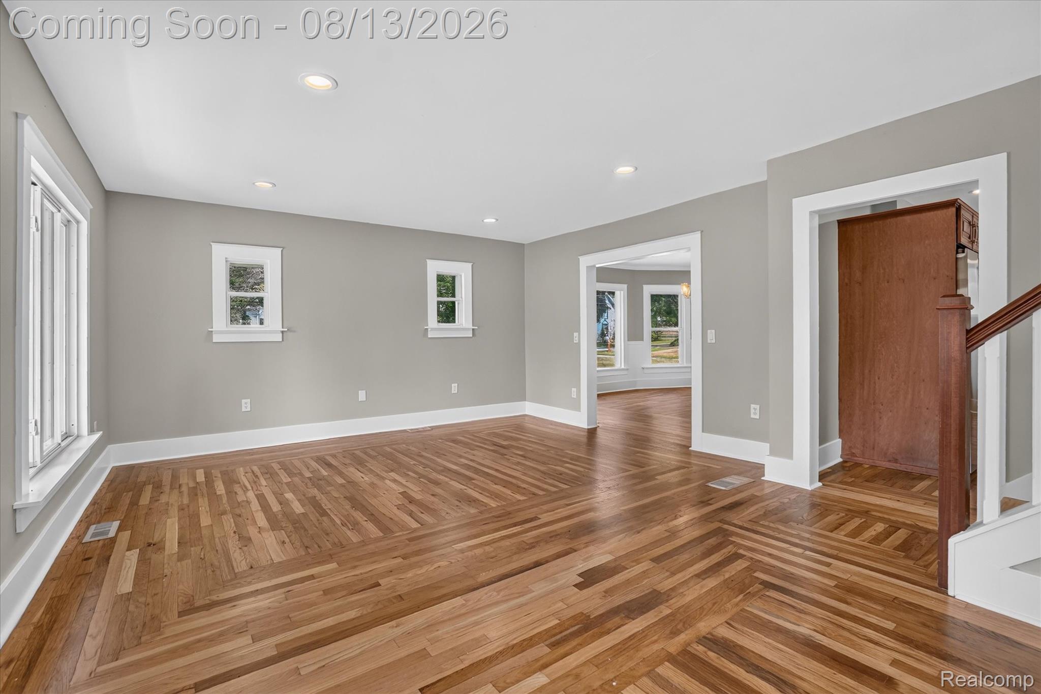 403 E Ellen Street E