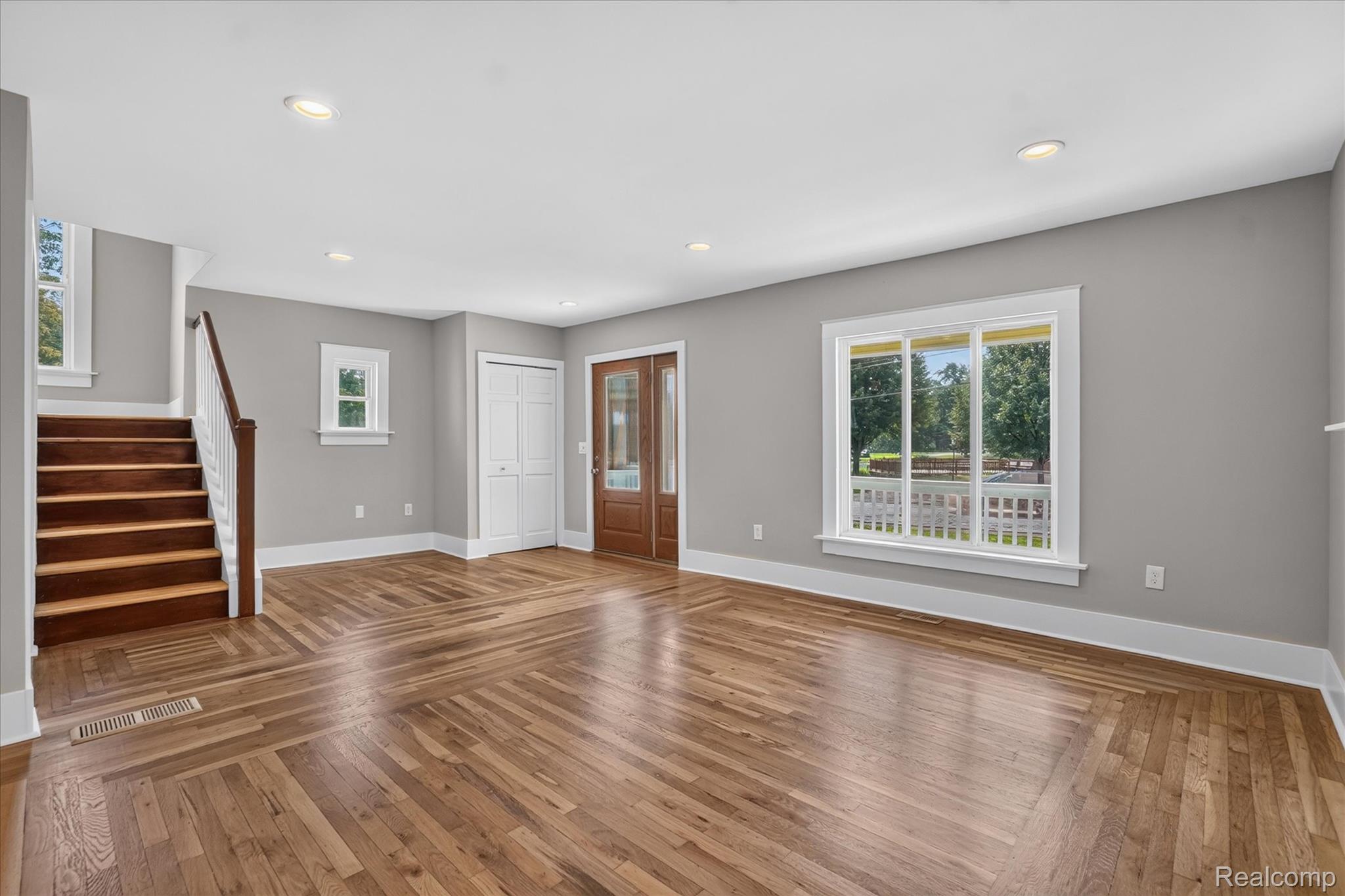 403 Ellen Street E