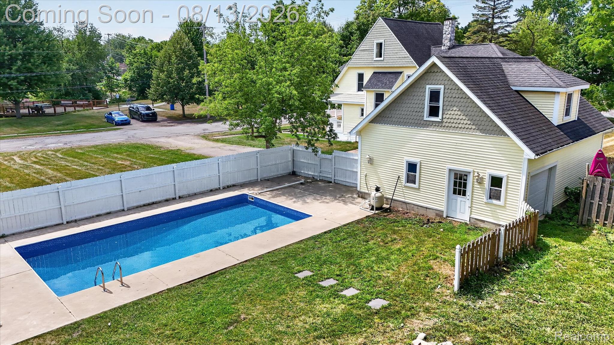 403 E Ellen Street E