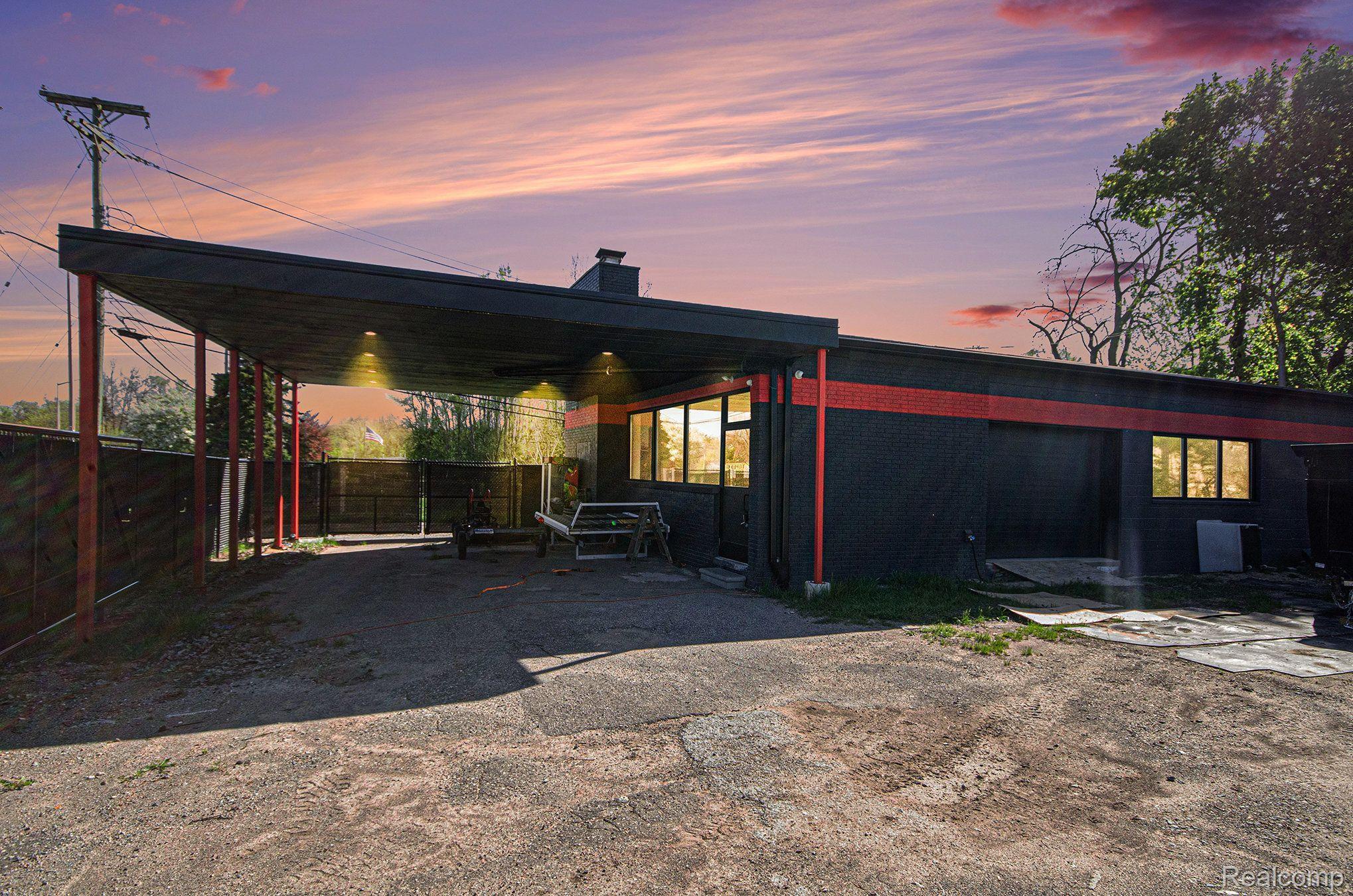 869 ORCHARD LAKE Road