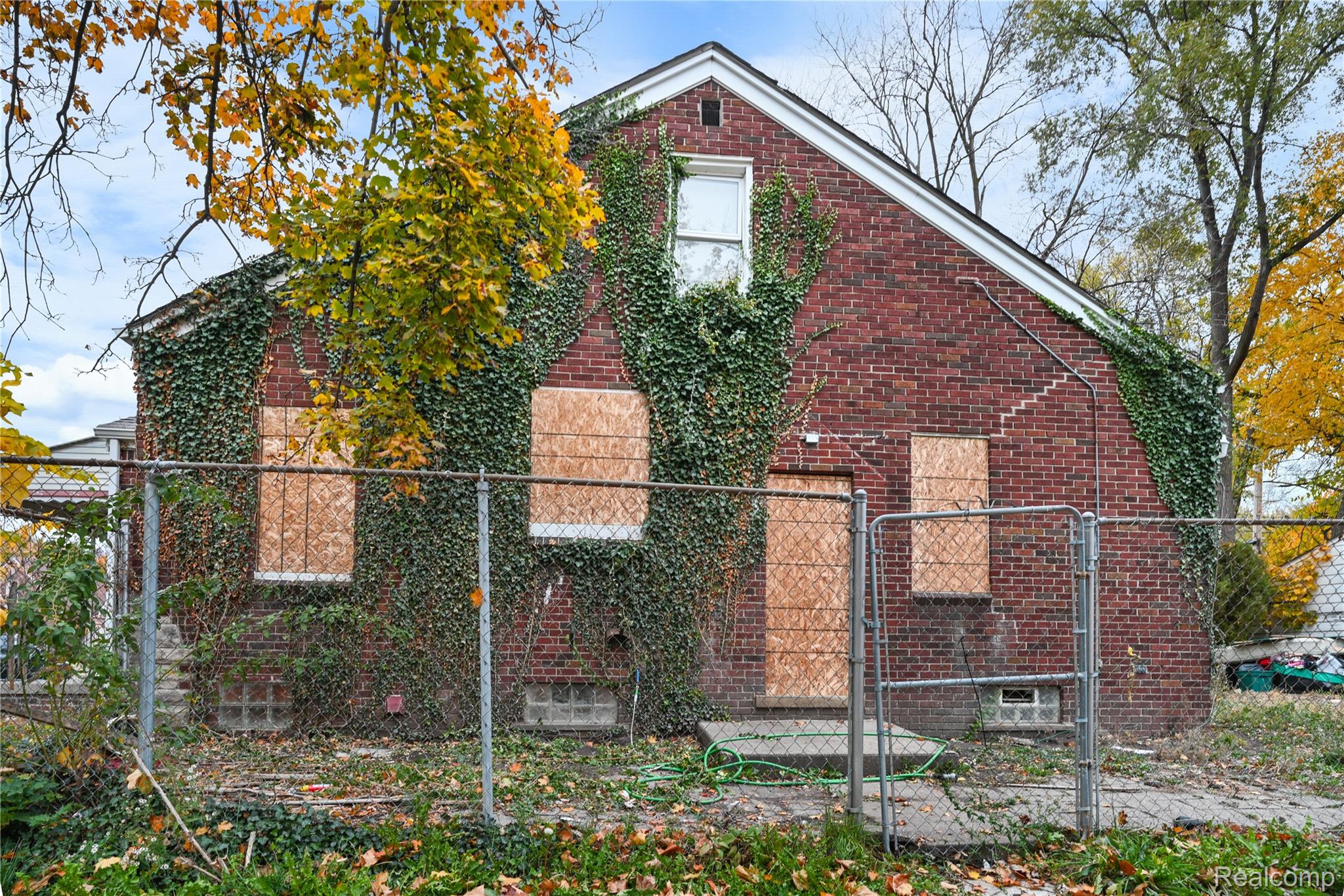 9900 Beaconsfield Street