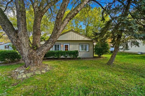 3443 Iroquois Trail Frenchtown Township MI 48162