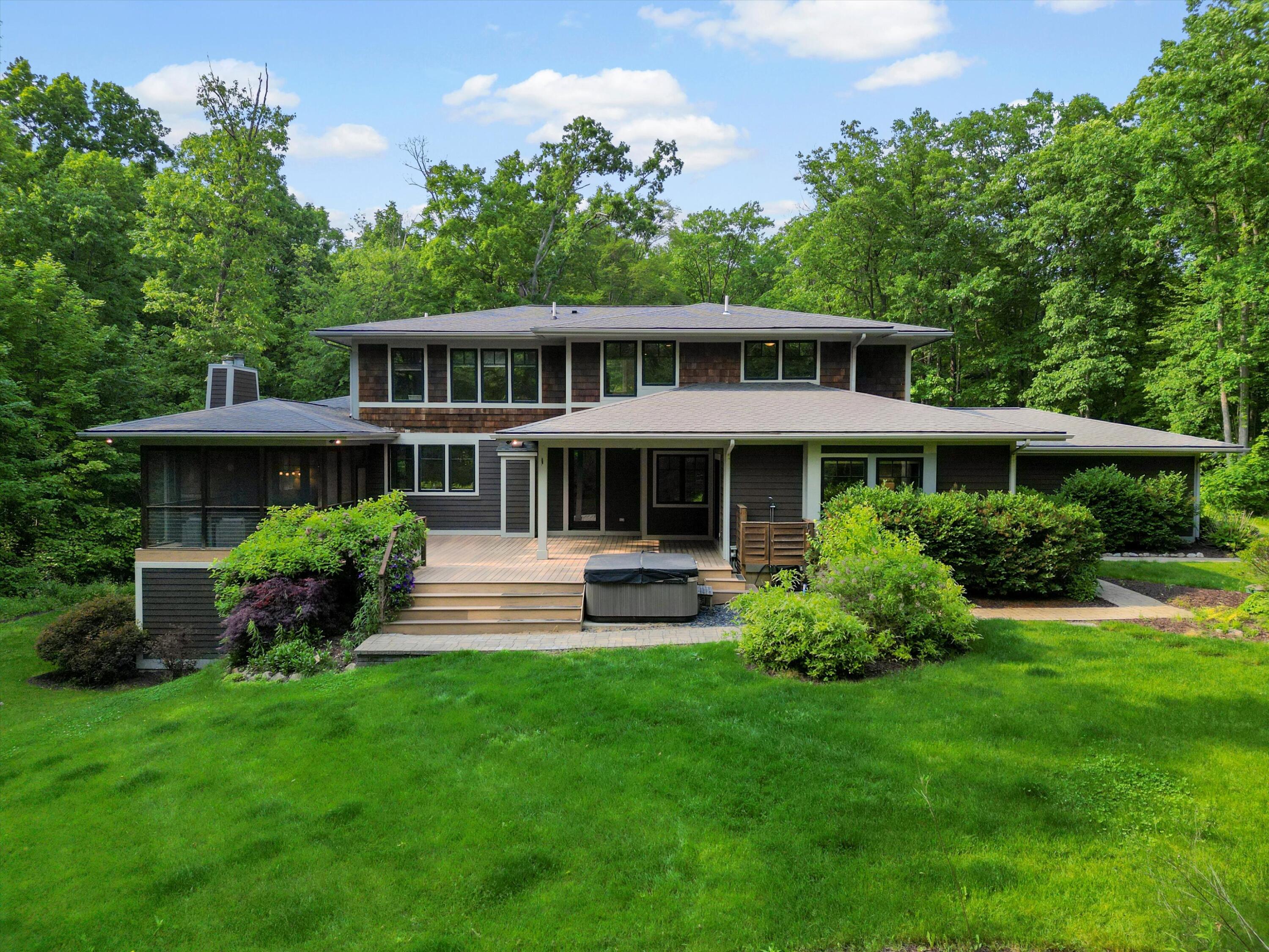 3867 Hawk Crest Road