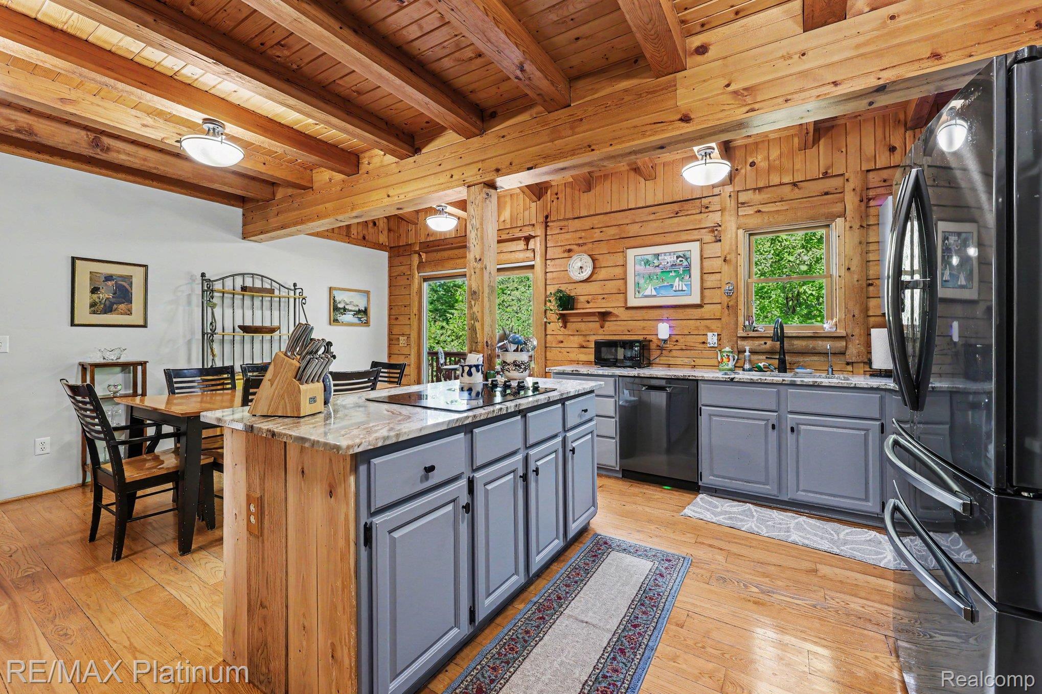 1240 N Hickory Ridge Trail