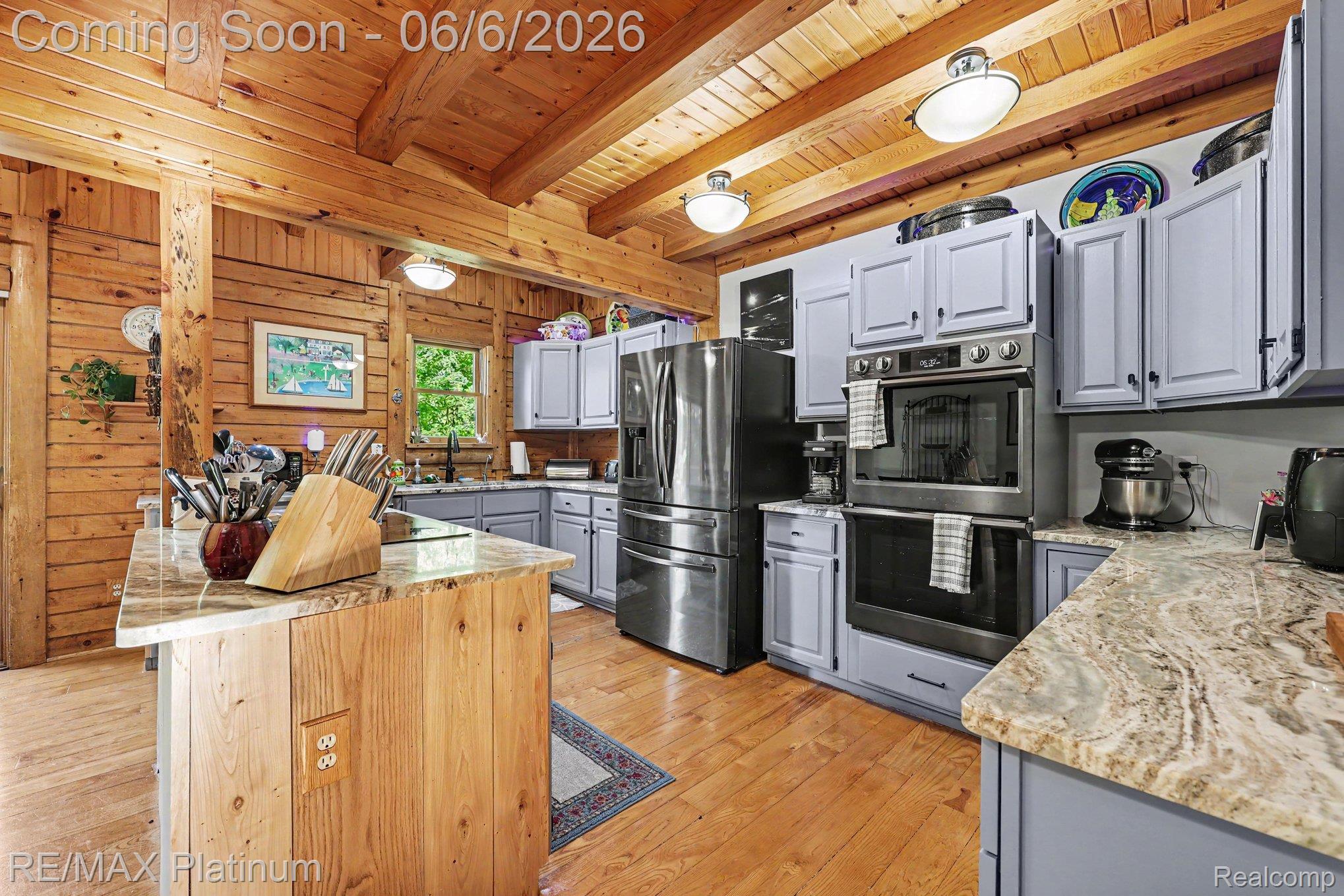 1240 N Hickory Ridge Trail