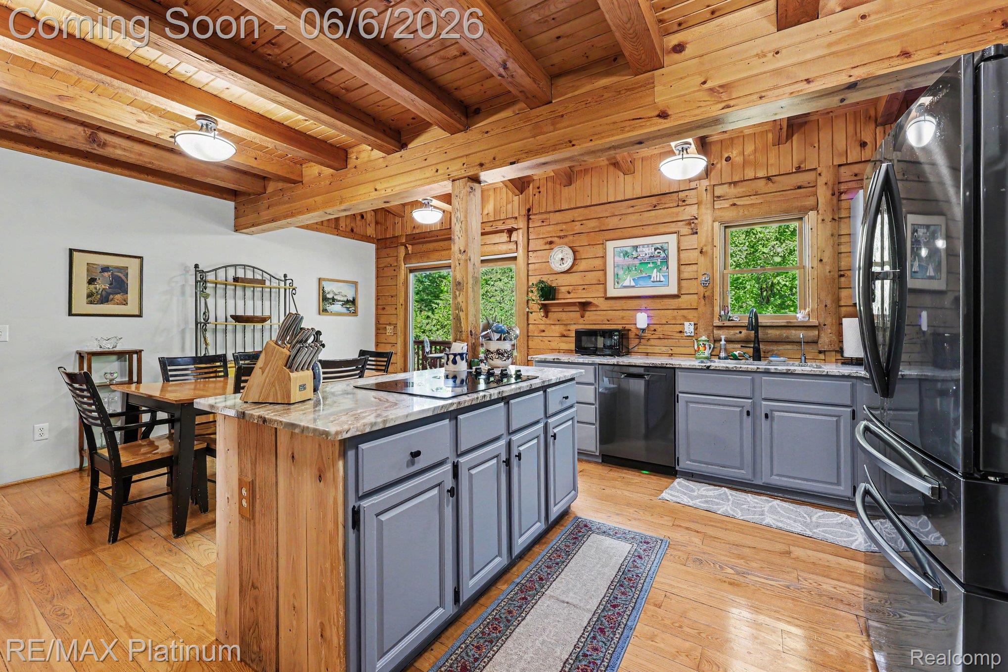 1240 N Hickory Ridge Trail